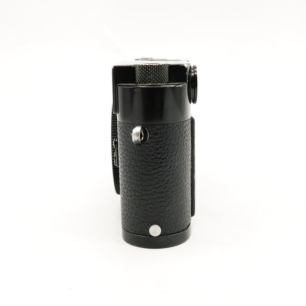Pre-Owned Leica M2 Camera Body Year 1960 Black Japan Repaint With Body Cap SN: 989065 (Second Hand)