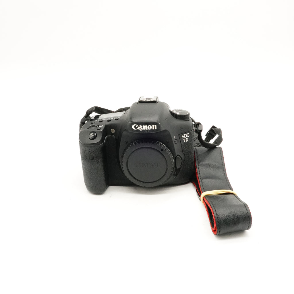 Pre-Owned Canon EOS 7D DSLR Body with Battery, body cap 2181210650