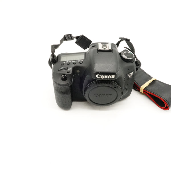 Pre-Owned Canon EOS 7D DSLR Body with Battery, body cap 2181210650