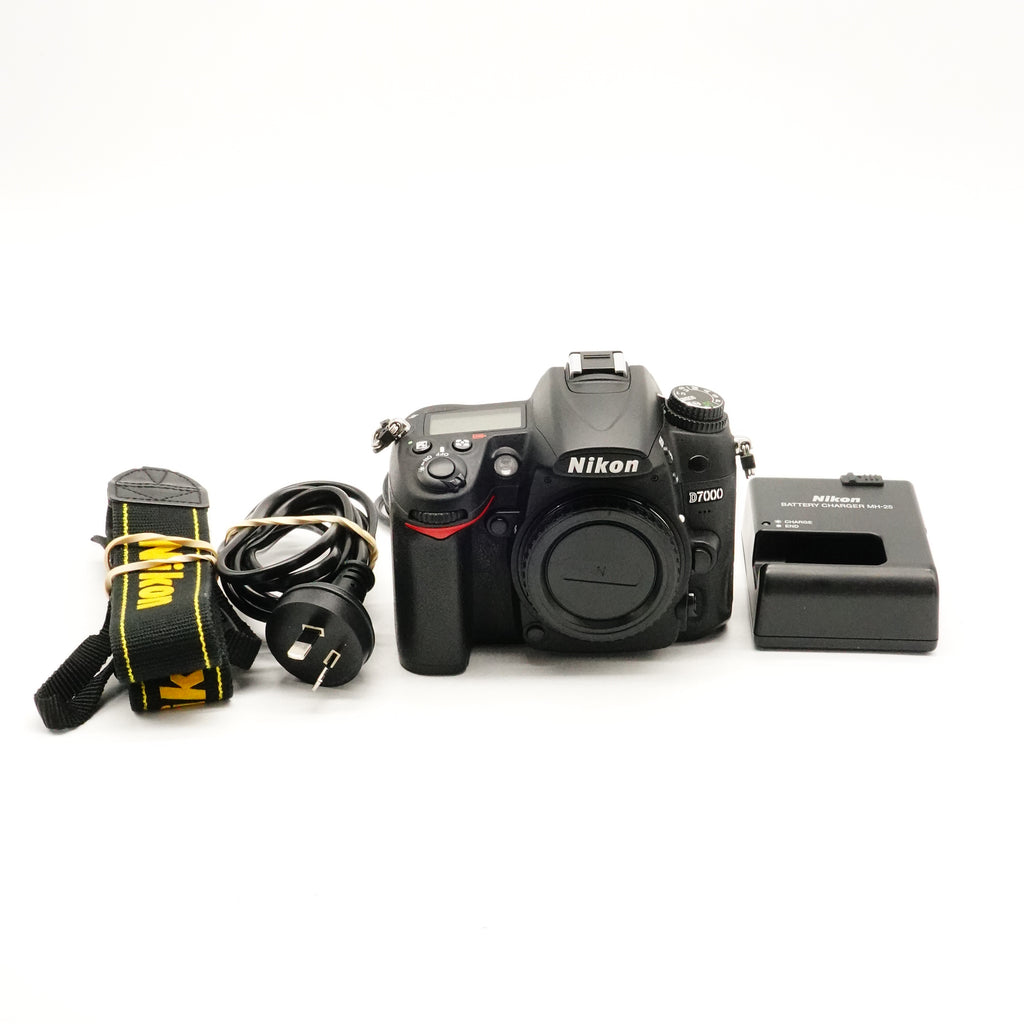 Pre-Owned Nikon D7000 DSLR With Strap & Battery Charger SN: 8133112 (Second Hand)