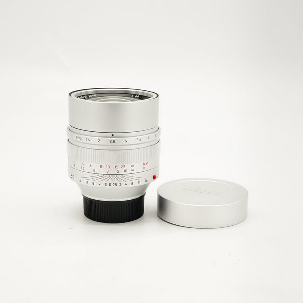 Pre-Owned Leica Noctilux-M 50mm f/0.95 ASPH Lens Silver, Mint, Boxed As New SN: 4660370 (Second Hand)