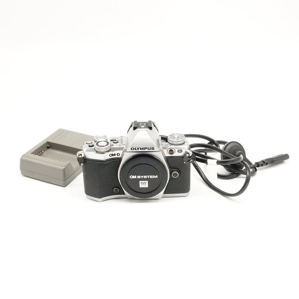 Pre-Owned Olympus OM-D E-M5 Mark II With Strap Battery & Charger SN: BFKA82749 [Damaged Hinge] (Second Hand)