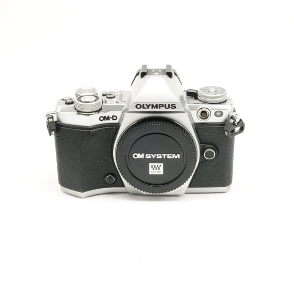 Pre-Owned Olympus OM-D E-M5 Mark II With Strap Battery & Charger SN: BFKA82749 [Damaged Hinge] (Second Hand)