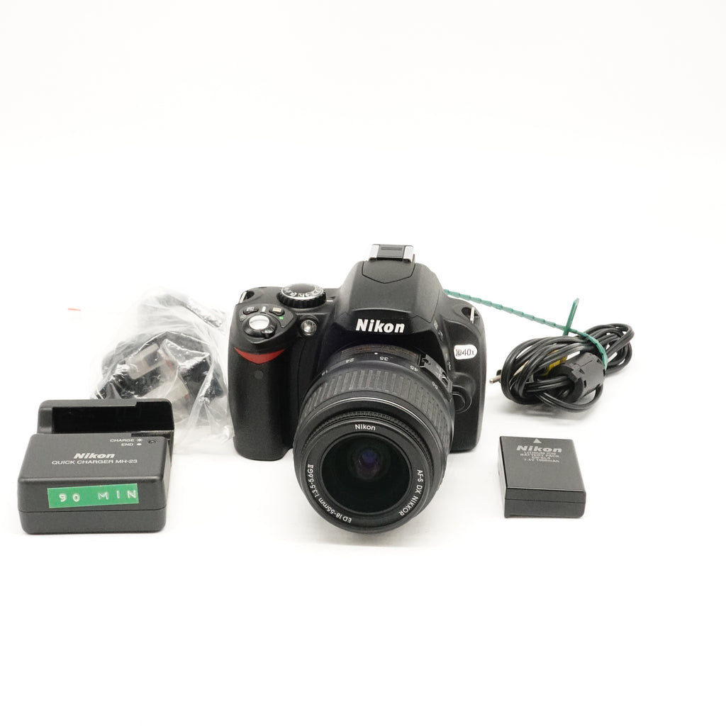 Pre-Owned Nikon D40X + 18-55mm f/3.5-5.6 G VR Lens with Body With Strap, Charger, Battery, Manual SN: 8011269 (Second Hand)