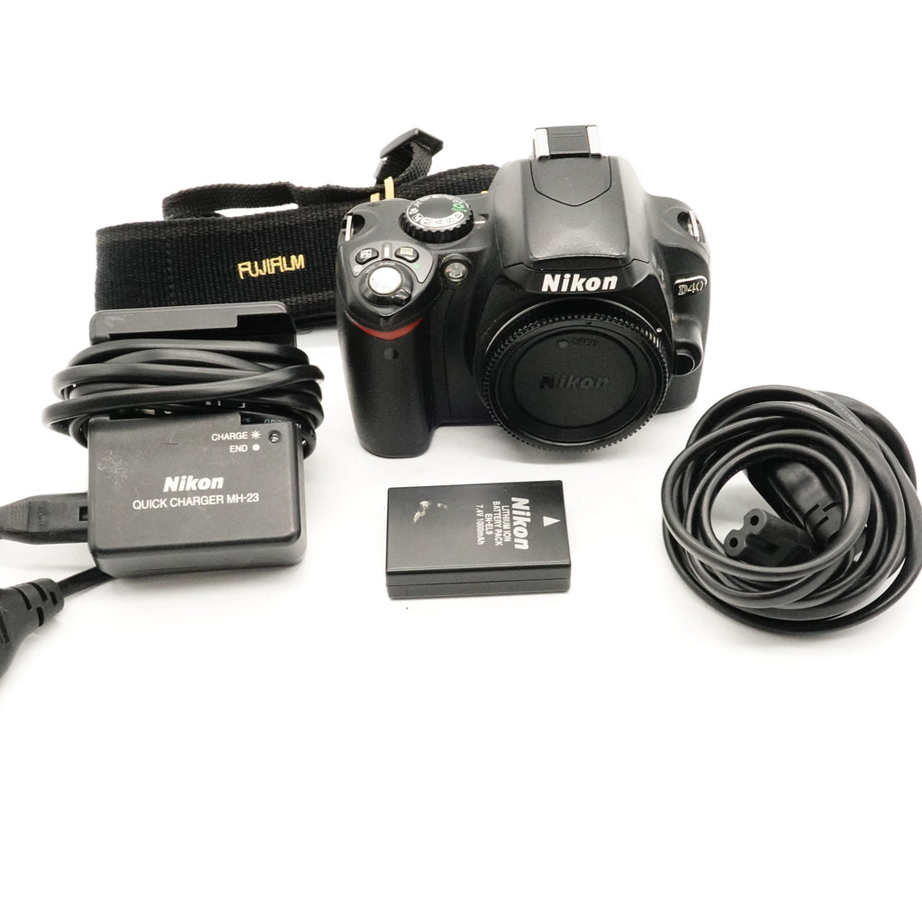 Pre-Owned Nikon D40 Body With Body Cap, Charger, Strap, Battery SN: 3323969 (Second Hand)