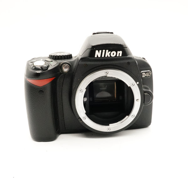 Pre-Owned Nikon D40 Body With Body Cap, Charger, Strap, Battery SN: 3323969 (Second Hand)
