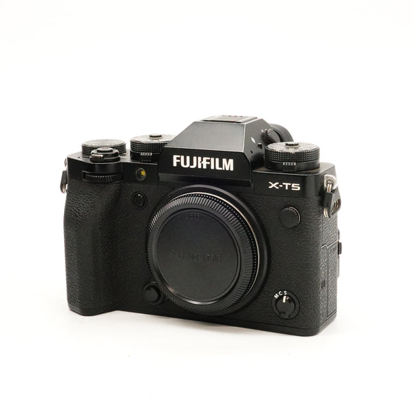 Pre-Owned Fujifilm X-T5 with  Body Cap, Charger Battery, Strap, Box SN: FF220001 (Second Hand)