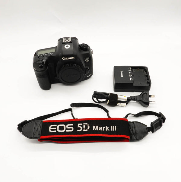 Pre Owned Canon 5D MKiii W/ Strap, Charger & Battery SN: 115025000376