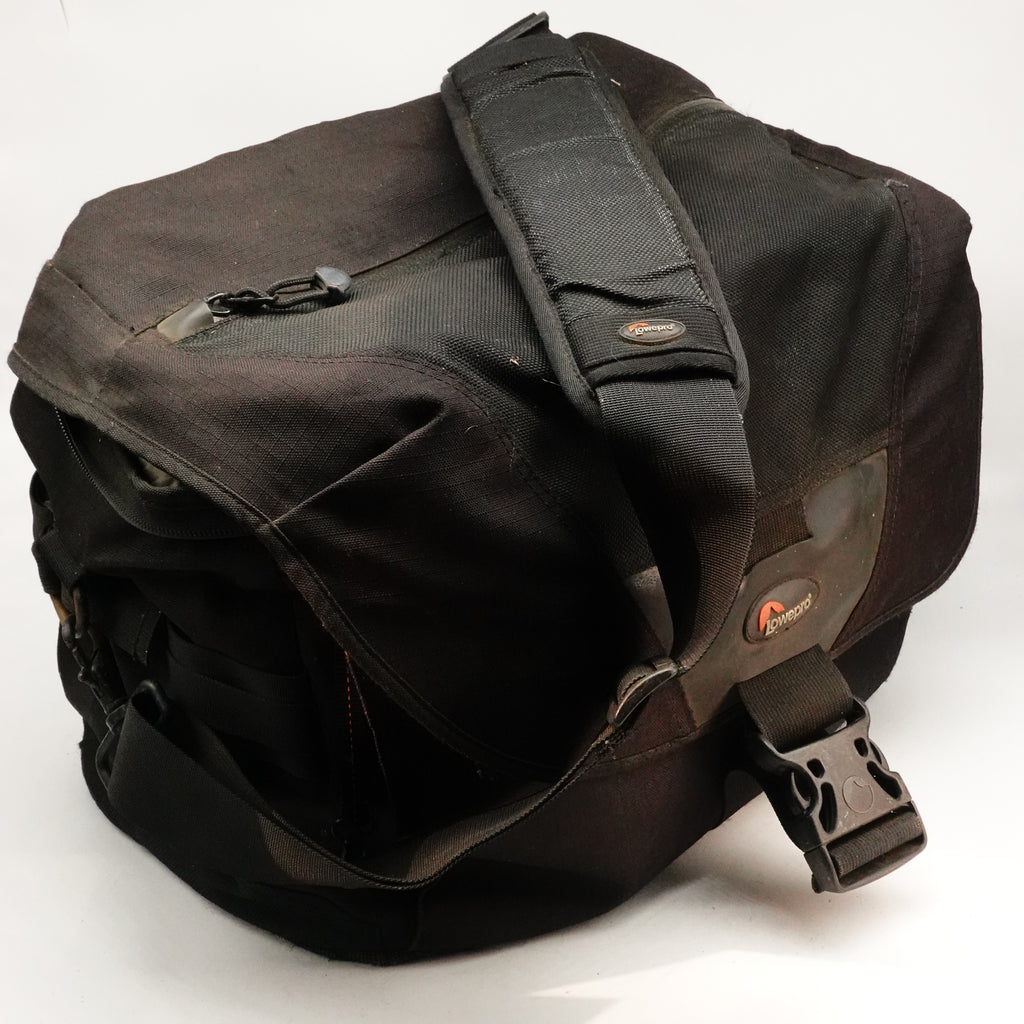 Pre-Owned LowePro Stealth Reporter Bag D550AW (Second Hand)