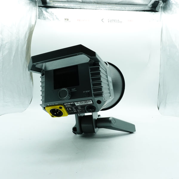 Pre-Owned Aputure Amaran 200D Daylight LED Light