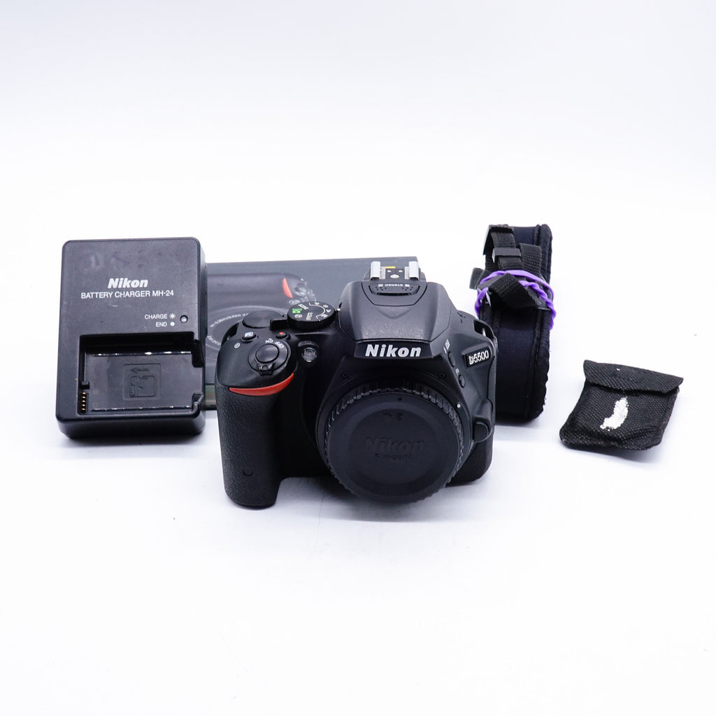 Pre-Owned Nikon D5500 Digital DSLR W/Body Cap, Batt, Book Charger SN: 7114703