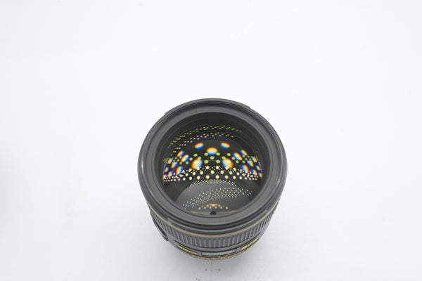 Pre Owned Nikon AF-S 85mm f/1.4G Lens W/ Caps & Hood