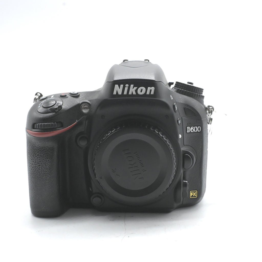 Pre Owned Nikon D600 Digital SLR W/ Batt, Chrg, Strap, Man SN: 8027935