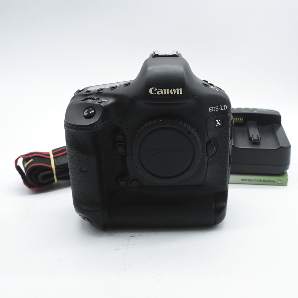 Pre-Owned Canon EOS 1Dx w/Body Cap, Charger 375012000099