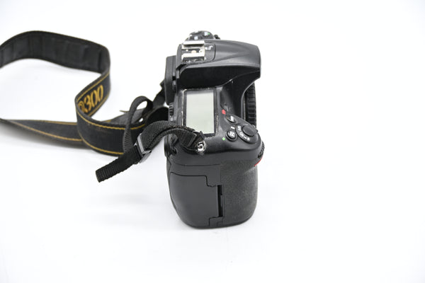 Nikon D300 Digital DSLR W/Body Cap, Battery & Charger SN: 6010255(Second Hand)