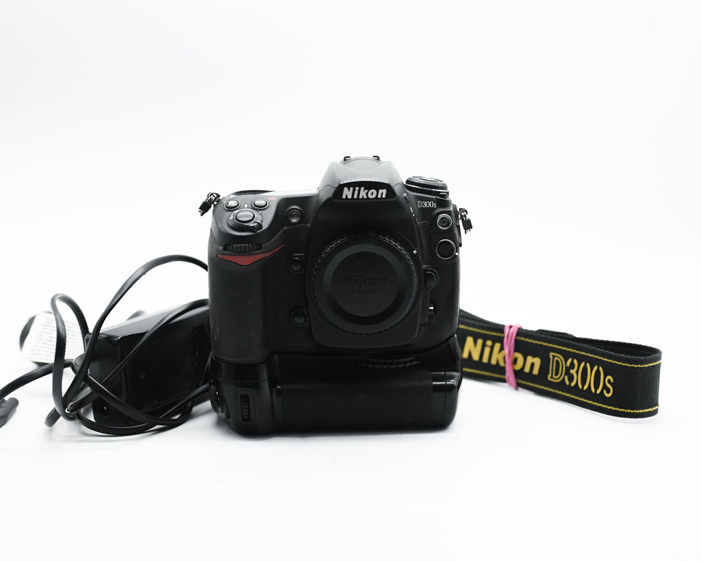Pre-Owned Nikon D300s with Battery Grip Charger & Caps [SC 90k] 8004596