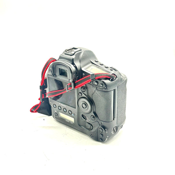 Pre-Owned Canon Eos 1Dx DSLR w/Strap 2x Batts & Charger [SC 122k] 255010000035
