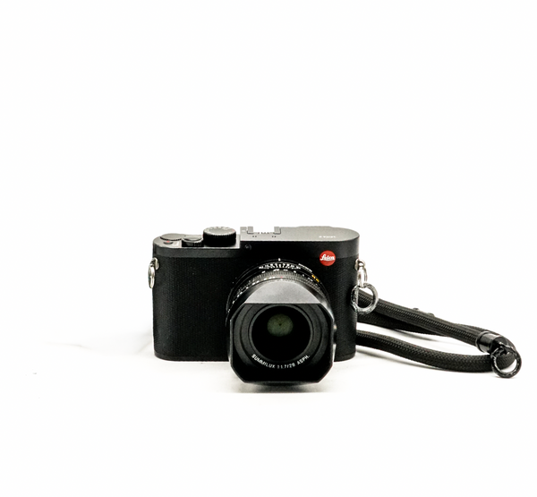 Pre-Owned Leica Q (Typ 116) Mirrorless Camera With Hood Rope Strap, charger & Battery SN: 5187558 (Second Hand)