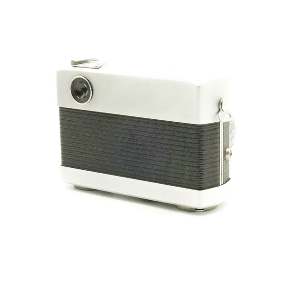 Pre-Owned Carl Zeiss Jena Werramatic Camera w/Hood Caps & Pouch